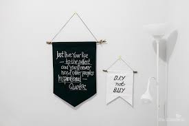 Nah, pada artikel ini saya ingin membahas sedikit tutorial, tentang bagaimana caranya untuk membuat tulisan di word jadi: Diy Quote Banner The Urban Mama