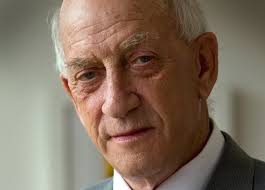 Claps and cheers' as Bob Jones ejected from Air NZ flight