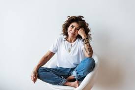 Voel je je ouder dan nodig is? Kijk dan hier gratis hoe je dat kan  aanpakken