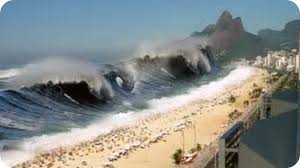 Mega Tsunami Caught On Camera Biggest Tsunami In The World Caught On Tape Tsunami Tsunami Waves Natural Disasters