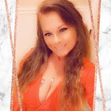 Dawn Packard's Instagram, Twitter & Facebook