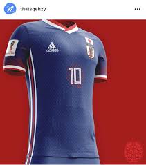 サッカー日本代表のユニフォームが発表 11月6日にadidasから正式に発表された今回の迷彩柄の新ユニフォーム。 このユニフォームは迷彩柄として戦争を彷彿とさせるなど最初は批判的だったが、「 日本晴れ 」や浮世絵をコンセプトにしているものでした。 æ—¥æœ¬ä»£è¡¨ã®ãƒ¦ãƒ‹ãƒ•ã‚©ãƒ¼ãƒ ãƒ‡ã‚¶ã‚¤ãƒ³ Anri No Jinan