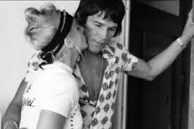 Tras protagonizar la mary, el film de daniel tinayre, el romance traspasó la pantalla. La Serie De Monzon Mostro Los Golpes Que Sufrio Susana Gimenez Sin Mordaza