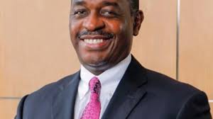 Eduardo Fox Receives Bermuda Captive Conference's Fred Reiss Award