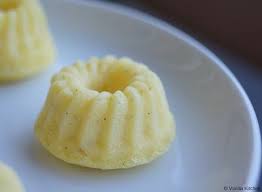 Quarkgugelhupfe Mit Weisser Schokolade Und Vanille Lecker Backen Mini Gugelhupf Rezept Backen