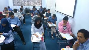 *tidak ada yg salah ketika kita memilih menjadi pihak oposisi, yg salah adalah ketika kamu memilih mempidanakan pihak oposisi* | twuko. Tiga Ribuan Calon Mahasiswa Rebut 1 000 Bangku Polinema Dalam Ujian Jalur Mandiri Tahap Tiga