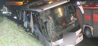 Son dakika istanbul beşiktaş barbaros bulvarı ilginç bir trafik kaza sahne oldu. Son Dakika Haberi Istanbul Otobus Devrildi 2 Kisi Oldu 21 Yarali