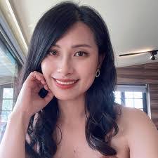 Emma Chang's Instagram, Twitter & Facebook