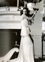 Dopo una lunga malattia, lo fra le celebrità che hanno espresso particolare ammirazione per gli abiti di yves saint laurent, si. L Abito Bianco La Moda E L Abito Da Sposa