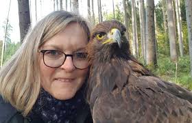 Adler griff Hund Fibi an: Falkner rückt Bild vom bösen Greifvogel zurecht