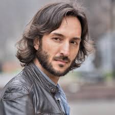 JOSÉ LUIS SOBARZO (1943). Bailarín, coreógrafo, intérprete de danza  clásica, danza española, danza moderna y Jazz, clásico español y flamenco  con 60 años de trayectoria. Empezó a bailar a los 14 años