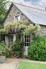 S Immerger Au Cœur De La Foret Du Mesnil En Bretagne Decouvrir La Maison D Hotes Le Mesnil Des Bois Un Mano Stone Cottages House Exterior French Cottage