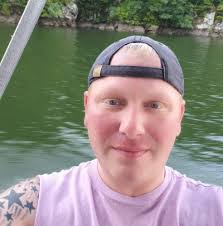 Alison Dollar's Instagram, Twitter & Facebook