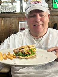 Review of Z's Eatery and pub in Indianola Iowa for their tenderloin sandwich