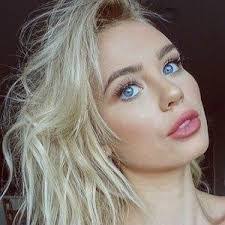 Amber Davis's Instagram, Twitter & Facebook