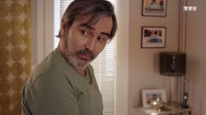 Alors que la famille se retourne. Demain Nous Appartient En Avance Sylvain Fouille Dans Les Affaires De Christelle Resume Video Episode 708 Dna Du 14 Juillet 2020 Stars Actu