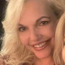 Karla Elliott (@karlaElliott123)