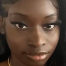 Elvia Davis's Instagram, Twitter & Facebook