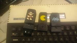 Una bola se mueve en línea. Atari Retro Pen Dispositivo De Almacenamiento Masivo Para Atari 8 Bits