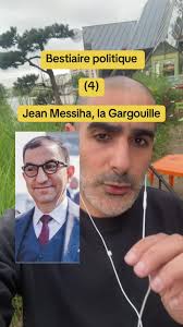 Jean Messiha Dansant Devant Une Voiture