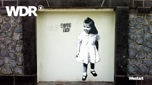 .tutorial schablonen graffiti selber machern, banksy streetart faken graffitischablonen selbst machen niklas schaub, schablonengraffiti selber machen schablonen selbst machen, 3 lagiges schablonen bild aus foto erstellen stencil, farbspraydosen schablone in 5 minuten, spray schablonen stencil. Street Art Kunstlerin Kurznachzehn Schablonen Kunst An Kolner Einfamilienhaus Wdr Youtube