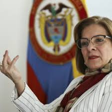Deshojando a Margarita: retrato crítico de la procuradora