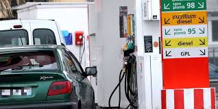 Batterie de démarrage auto plomb sans entretien, livrée prêt à l'emploi. Hausse Des Prix Des Carburants Le Vrai Du Faux Le Point