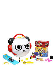 .to win a ryan's world prize pack featuring ryan's world merchandise such as a backpack, giant mystery egg, combo panda plush toy and more. Ryan S World Ryans World Panda Head Playset Very Co Uk