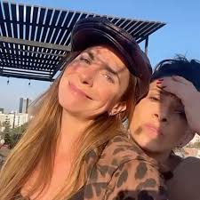 😱 🔥 Cuando se trata de las celebridades, los trapitos sucios NO se lavan  en casa. Las Pinal, los Rivera y más familias famosas que han estado en  boca de todos.