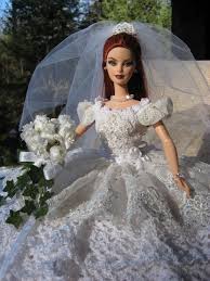 Emycar Adli Kullanicinin Barbie Et Al Brides Panosundaki Pin Barbie Oyuncak Gelinler Barbie Bebekler