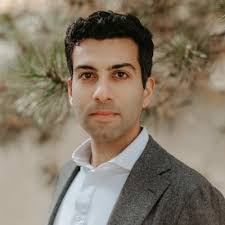 Kelly Trainor's Instagram, Twitter & Facebook