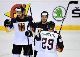 Erich kuehnhackl deb vizepraesident und sportdirektor der lions vor dem auftakt der eishockey wm. Deutschland Uberzeugt Bei Der Eishockey Wm Mit Kampf Kunst Und Disziplin Sport Tagesspiegel