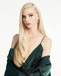 She has said she identifies as a white latina. Golden Globes 2021 Anya Taylor Joy In Dior Photos Wwd