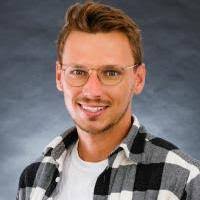 Benjamin Kern's Instagram, Twitter & Facebook