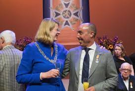 Burgemeester cornelis visser zei dat kuijt tijdens zijn profloopbaan katwijk op een positieve manier op de kaart heeft gezet en een echt. Deze Mensen Uit Den Haag En Omstreken Kregen Vandaag Een Lintje Den Haag Ad Nl