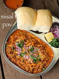 Misal Pav Recipe How To Make Maharashtrian Misal Pav Recipe Pav Recipe Food Recipes In Hindi Indian Food Recipes Vegetarian