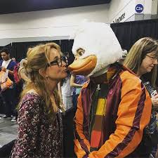 Either that or i've forgotten just how easily amused i. Lea Thompson Poses With Howard The Duck Cosplayer