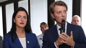 This is one of the largest political parties in france, and the. De Droles D Investitures Chez Les Republicains