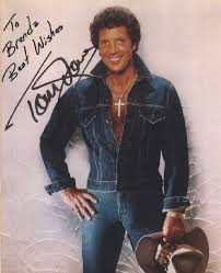 Tom plays the hard rock at universal studios in orlando tonight and, this afternoon at 4 pm, joe cocker is the star at radio station wmmo's downtown concert series at orlando city hall. Tom Jones I Like His Voice I Want To See Alec Baldwin Impersonate Him Tom Jones Singer Sir Tom Jones Jones