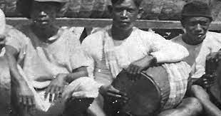 Gendang panjang seperti kebanyakan gendang yaitu bahan yang untuk membuat alat musik tradisional ini kayu dan kulit binatang yang digunakan sebagai bagian yang dipukul. Gendang Panjang Alat Musik Tradisional Di Belitong Komunitas Peta Belitung