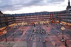 Când steagul național flutură pe palatul regal din madird, înseamnă că regele spaniei se află acolo și primește, probabil oaspeți importanți. 20 Trebuie SÄƒ VizitaÈ›i AtracÈ›iile Din Madrid 2021