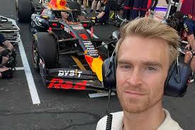 Oliver Webb's Instagram, Twitter & Facebook