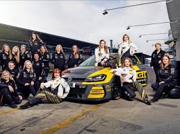 Dein outfit für das 24 stunden rennen am nürburgring. Vw Frauenteam Sorgt Fur Aufsehen Beim 24 Stunden Rennen Am Nurburgring