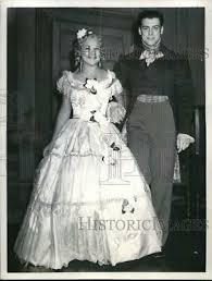 Tee shirt dress, loose fitting shift dress, three quarter sleeve knit dress ~ slouchy banded dress~v neck. 1952 Press Photo Actress Maggie Mcnamara Hcx49277 13 60 Picclick Uk