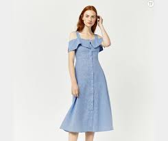 Robe courte à manche longue et à épaule dénudée rose. 20 Robes A Epaules Denudees Pour Etre A La Pointe Du Style Cet Ete Terrafemina
