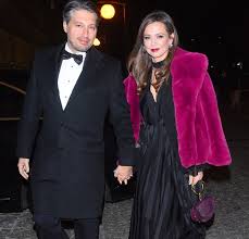 Partner kingi rusin chowa się za kolumną! Kim Jest Partner Kingi Rusin Marek Kujawa Party Pl