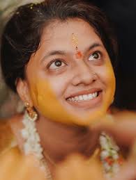 The Phool you 've been looking for 🌸 Makeup by 💄:- very own  ♥️@poonamsmakeover #engagementlook #view #instagood #netya♾ #vahinigang  #saree