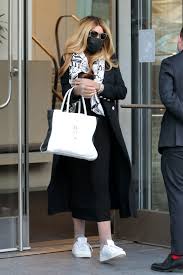 Wendy joan williams (born july 18, 1964) is an american broadcaster, media personality, businesswoman, and writer. Wendy Williams Leaves Her Apartment In Ny 05 11 2021 Celebmafia