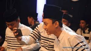 Lirik surat cinta untuk nabi syubbanul muslimin vocal gus azmi. Lirik Lagu Surat Cinta Untuk Nabi Gus Azmi Starla Cover Layarlirik