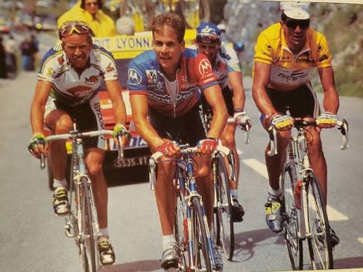 Tour de France 1993. Le Polonais Zenon Jaskula fait son étoile filante cet  été-là. Il gagne à Saint-Lary-Soulan et s'accroche solidement sur la  troisième marche du podium. Cela avec sa technique de